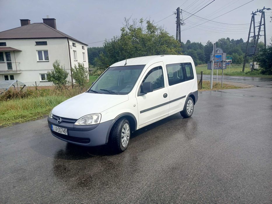 Sprzedam Opel  Combo rok 2010 bez rdzy  do jazdy Klima