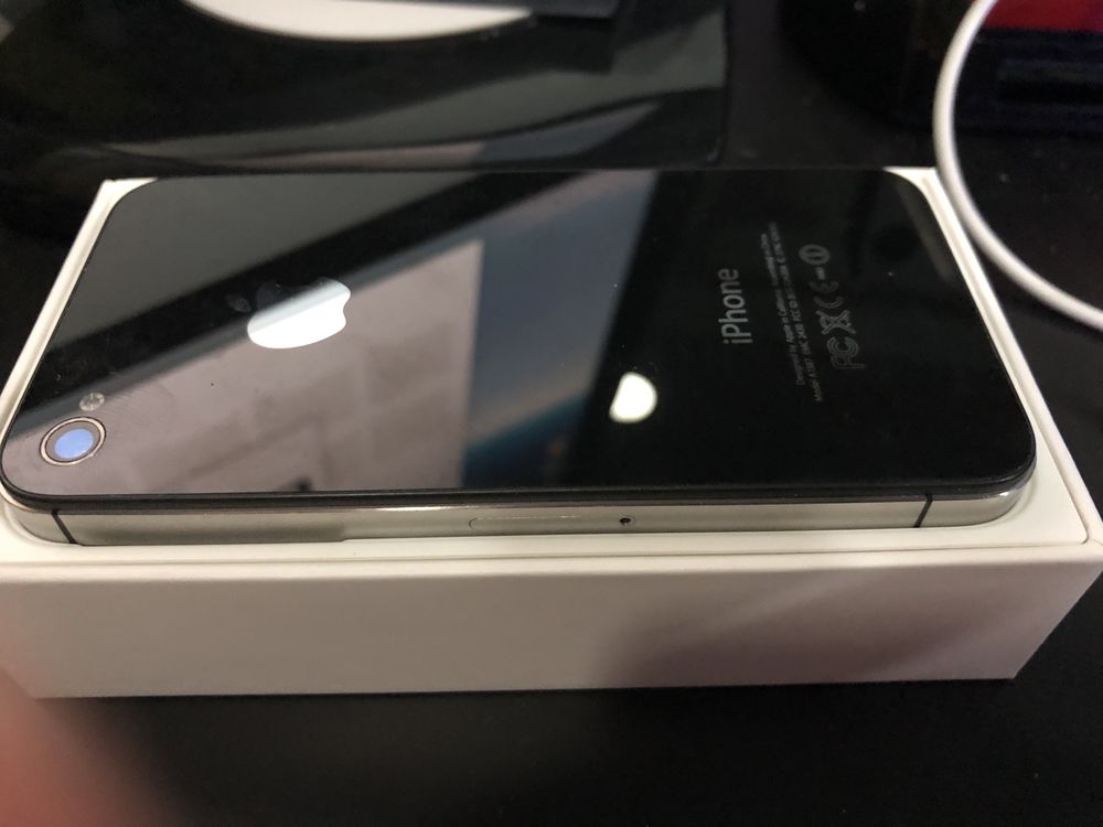 Iphone 4s preto e cinza