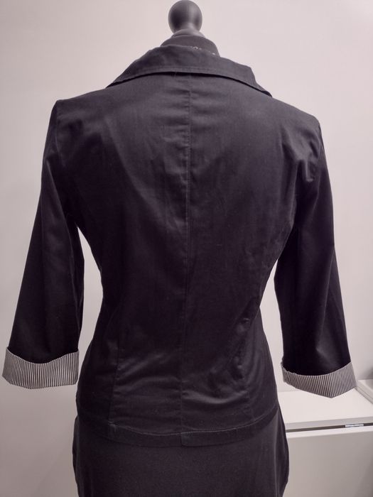 Czarna materiałowa marynarka rękaw 3/4 rozmiar 38