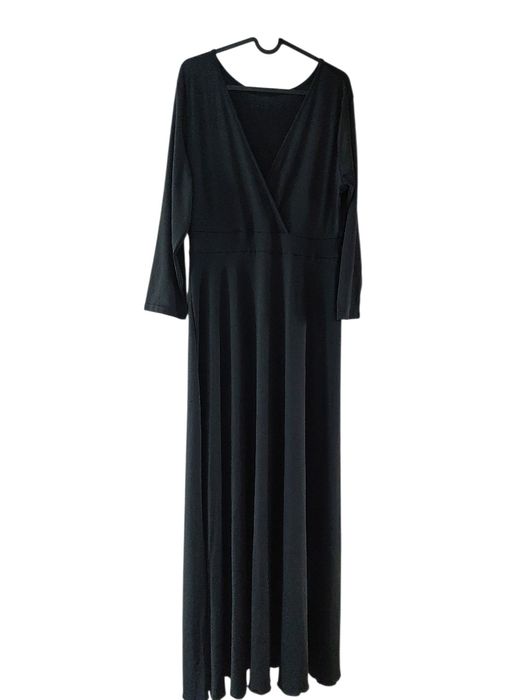 Czarna Sukienka Maxi z Dekoltem Kopertowym rozkloszowana – Elegancka
