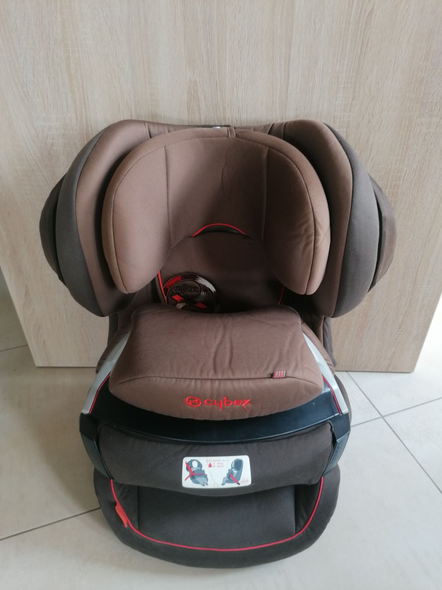 Fotelik CYBEX Juno 2-FIX 9-18kg świeżo wyprany