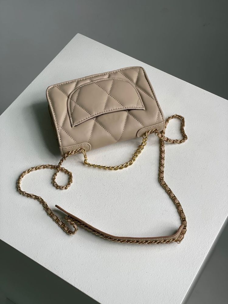 Жіноча сумочка Chanel Medium Bag Beige