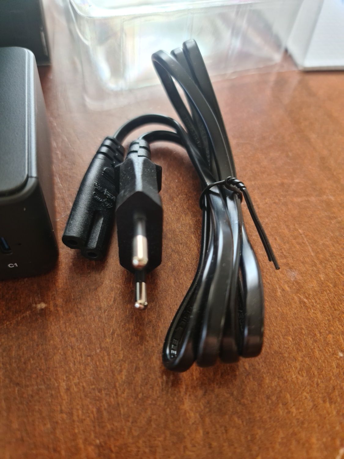 Ładowarka  przenośna 3 USB-C I 3 USB-A Model 818H MACKBOOK IPHONE IPAD
