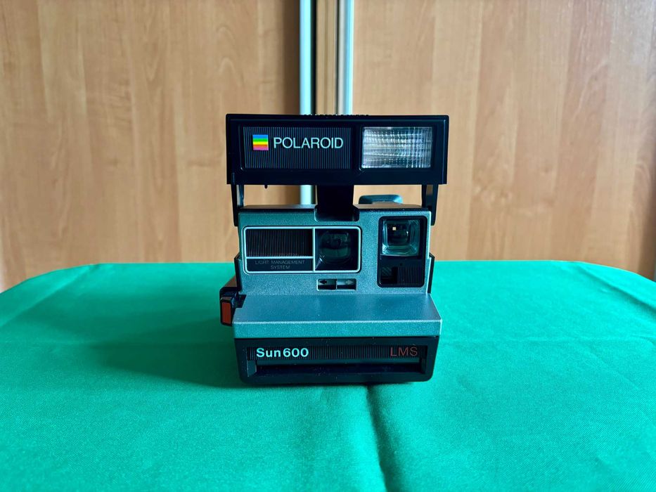 Polaroid Sun 600 LMS - культовий момент у твоїх руках!