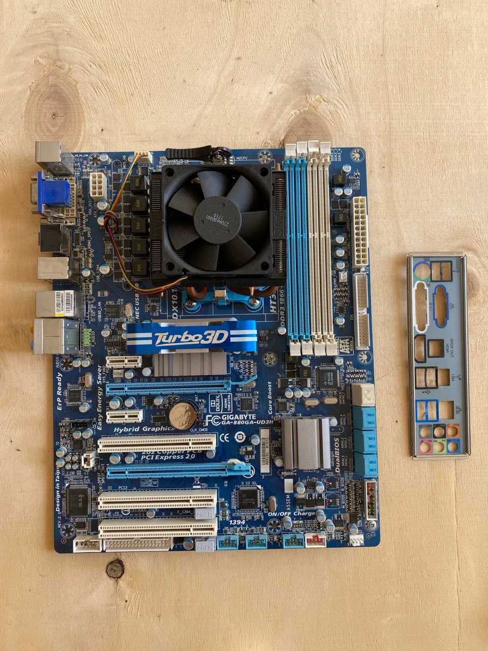 Материнська плата Gigabyte GA-880GA-UD3H/Phenom X6 1055T/башня