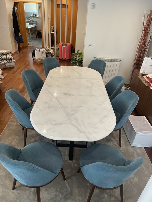 Mesa de jantar com 8 Cadeiras