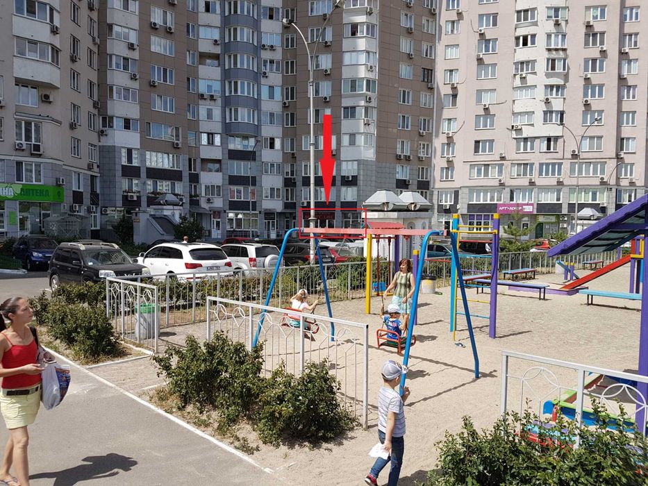 Срібнокільска 1, 54м.кв., 1 поверх фасад оренда. Власник