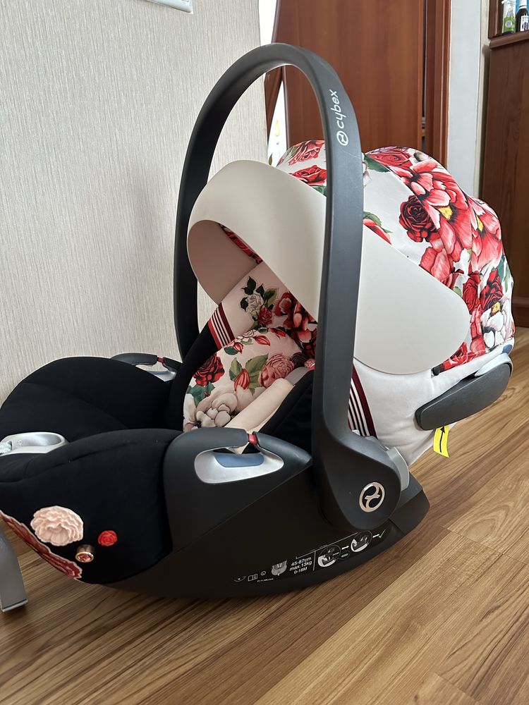 Автокрісло дитяче Cybex Cloud Z i-size Spring Blossom