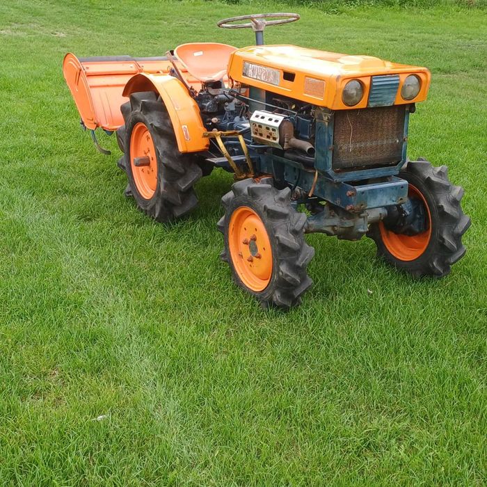 Traktor ogrodowy KUBOTA B6000 4x4 ZESTAW