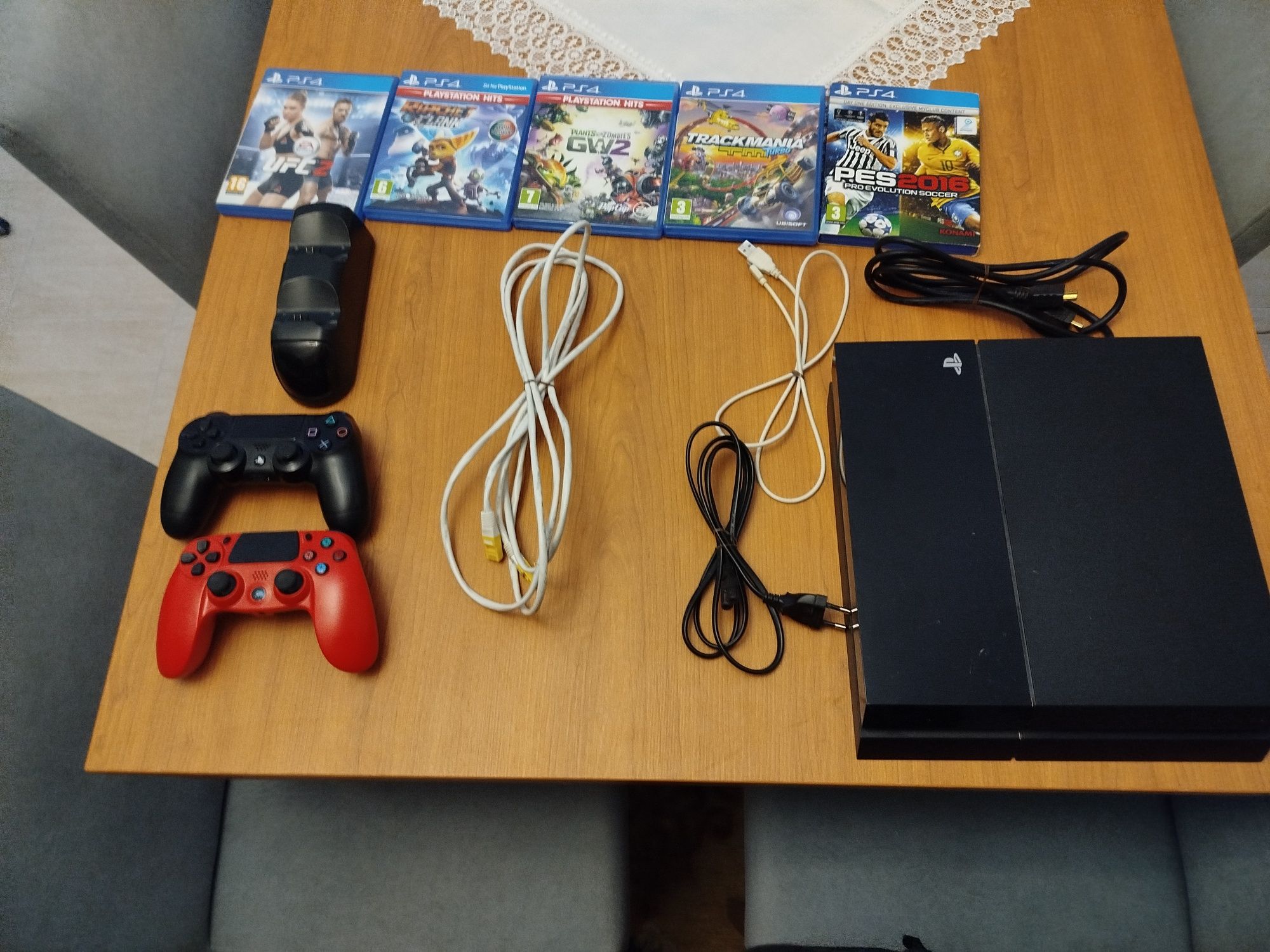 Ps4 fat com 500 gigas com 2 jogos