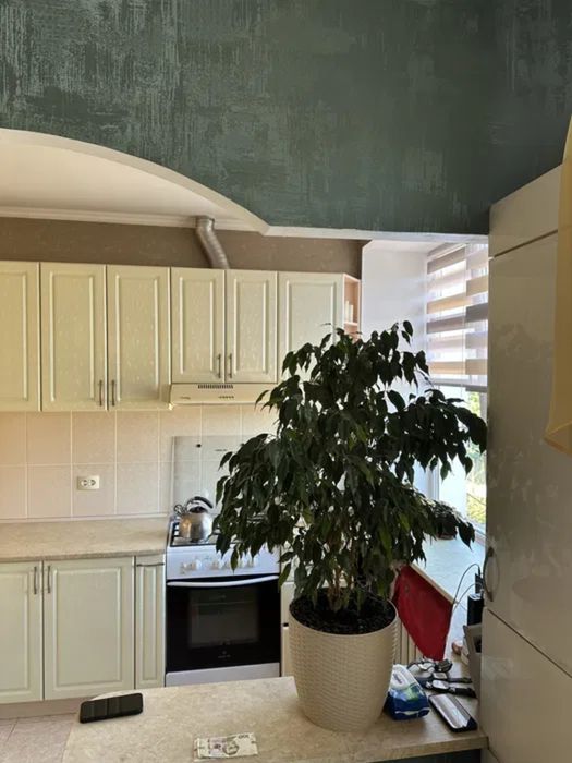 Продам трикімнатну квартиру на Миколаївці.