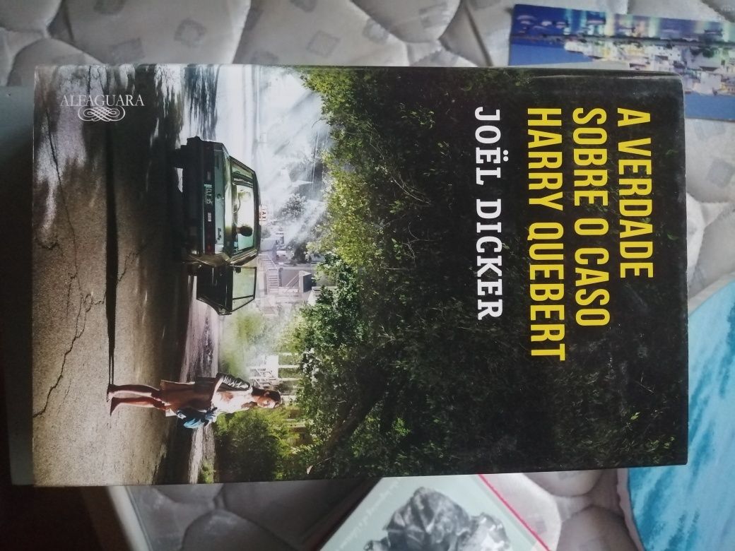 Livro "A verdade sobre o caso de Harry Quebert" de Joel Dicker