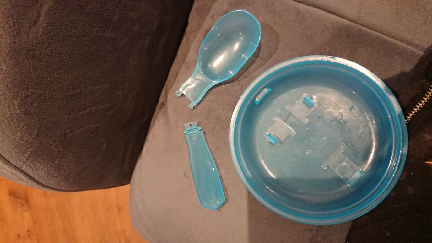 Pojemnik chłodzący na jogurt sniadanie