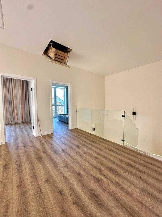 Шикарний Будинок в передмісті