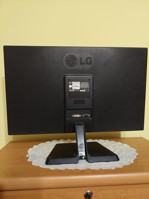 Монітор LG E2342T