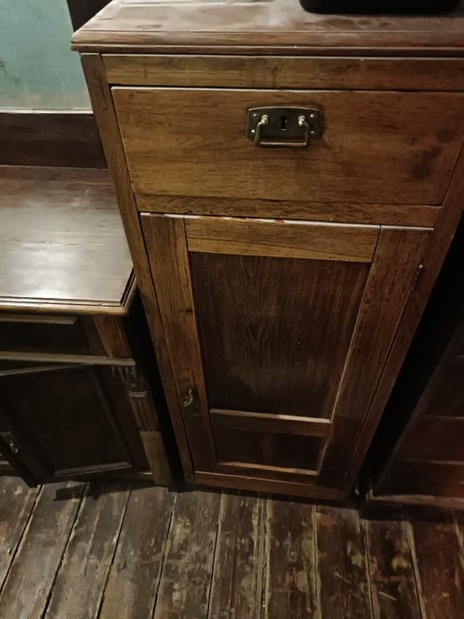 Przed wojenna szafka