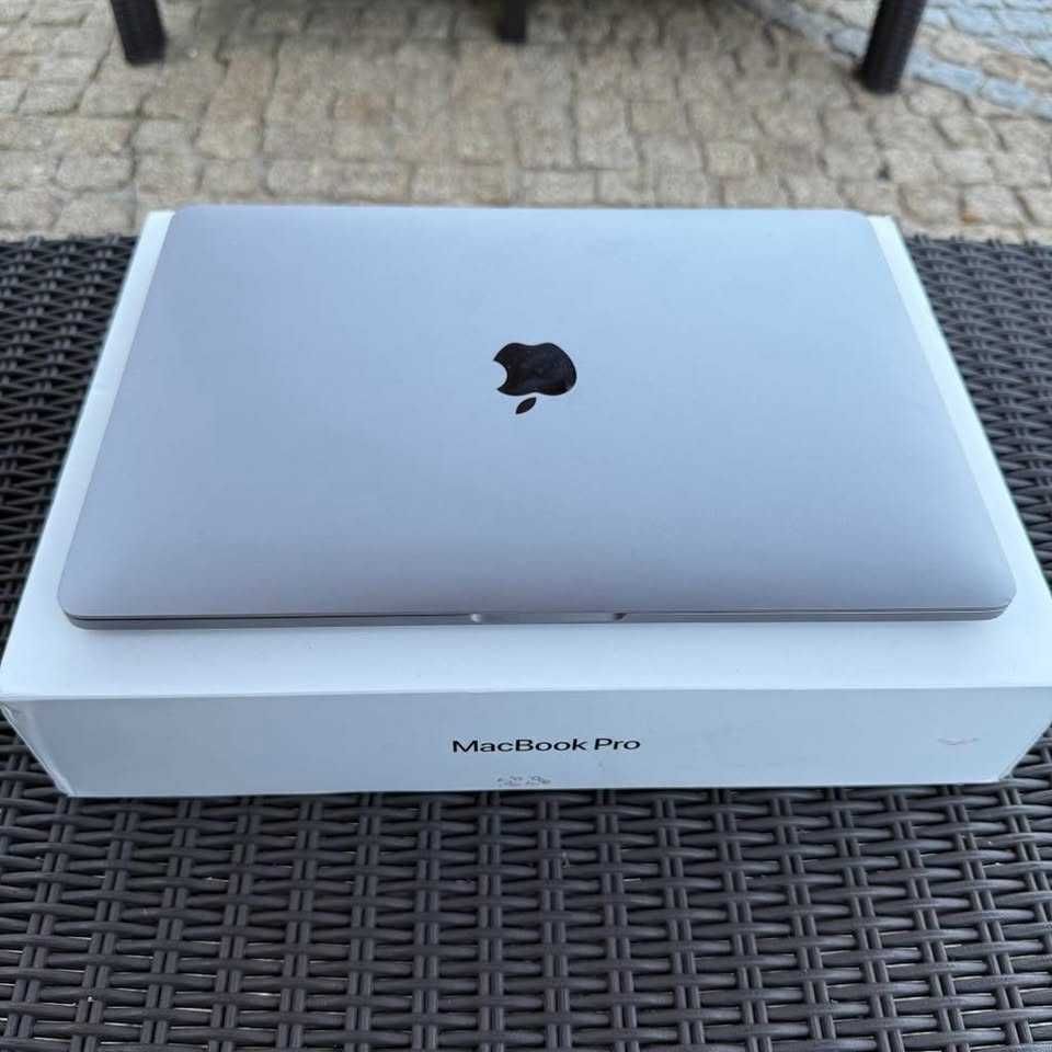 Apple MacBook Pro 2020 - Intel i7 QuadCore - 32gb - 512gb -Thunderbolt