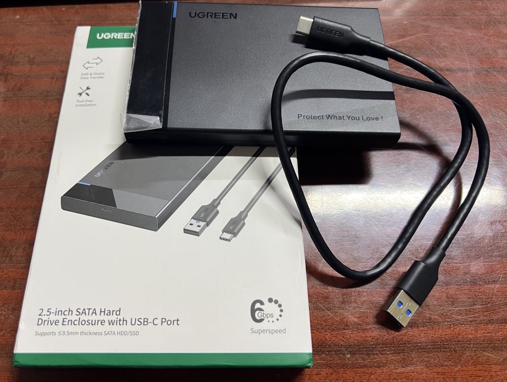 Зовнішній жорсткий диск 750 Gb карман Ugreen