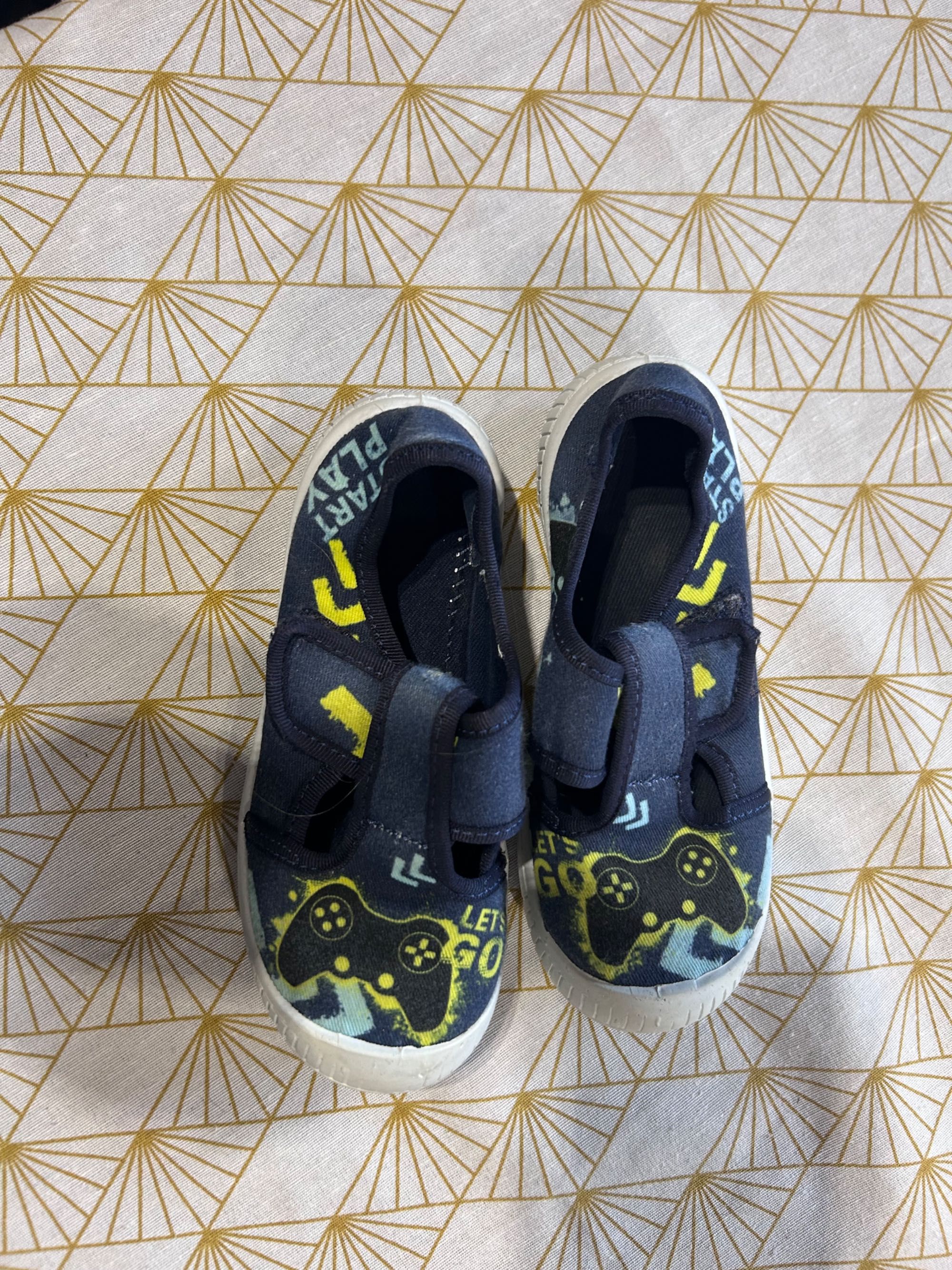 Buty kapcie do przedszkola dla chłopca rozm 27