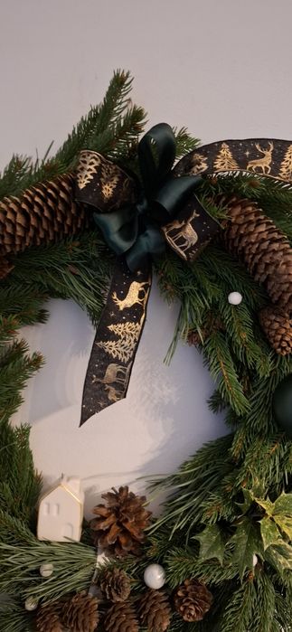 Wianek świąteczny na drzwi