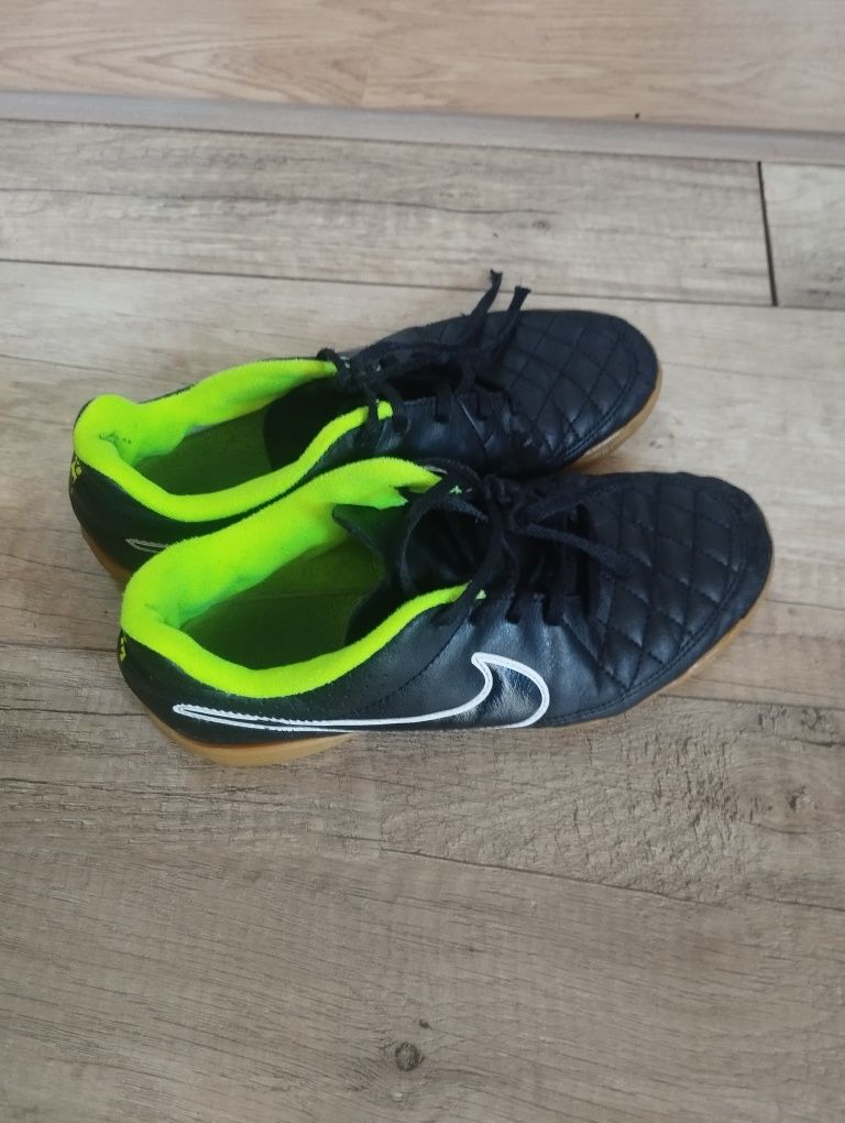Buty halówki  dla chłopca rozm.35
