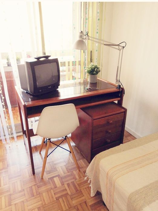 Quarto para alugar com varanda, Linha Azul, Encosta do Sol