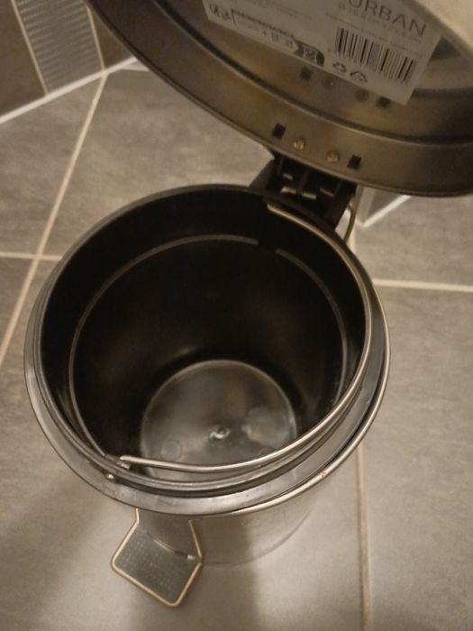 Mały kosz na smieci metalowy