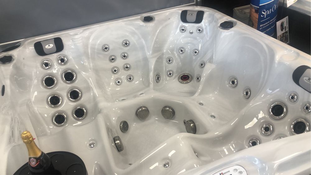 Spas Passion desde 5.850,00 baixa de preço agora desde 5.299,00€