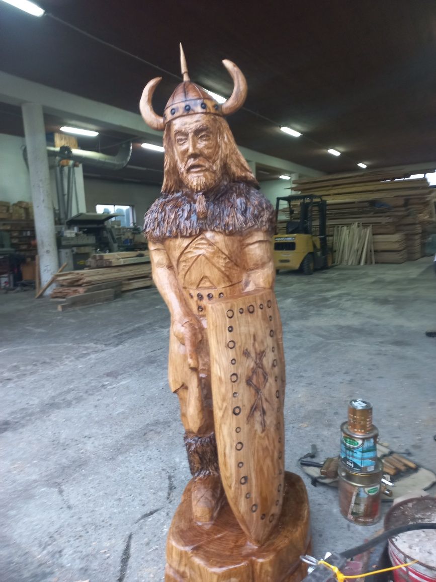 Wiking rzeźba z dębu