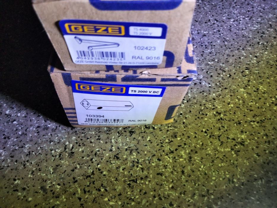 Дотягувач, доводчик, дверний GEZE TS 2000