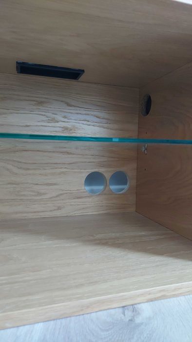 Szafka RTV wisząca pod TV