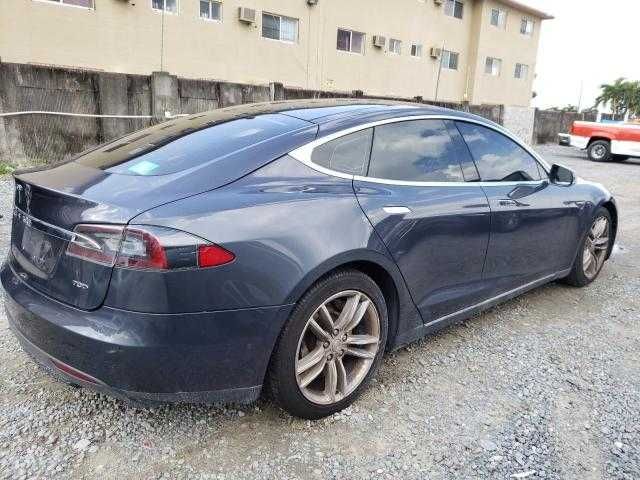 Tesla Model S 70kВт 2015 4*4 не дорого: MCU на intel