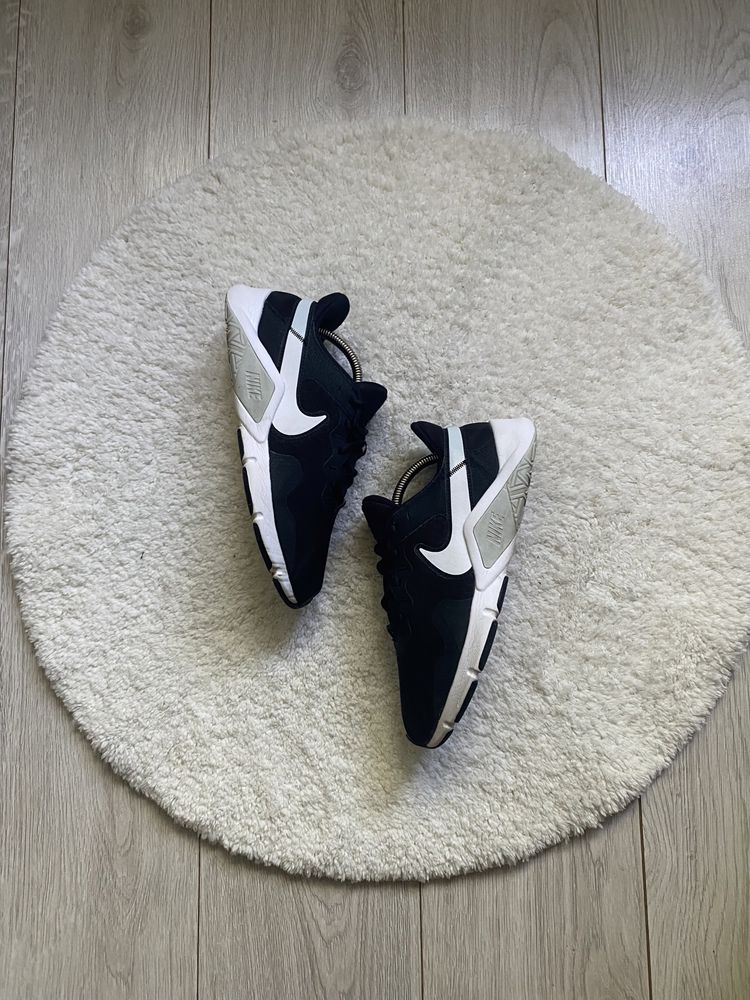 Мужские Кроссовки Nike Legend Essential 2  42р(27см)