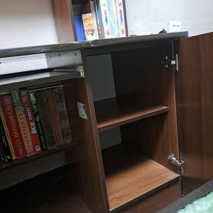 Комп'ютерний стіл