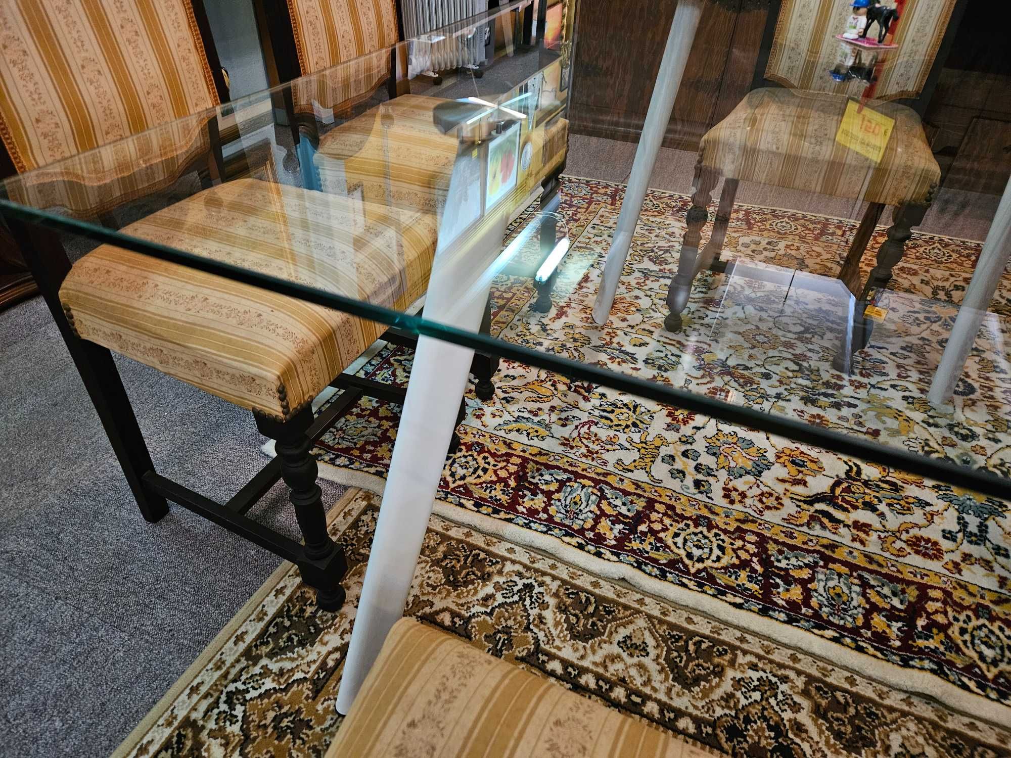 Mesa de vidro com pés em metal - óptimo estado geral