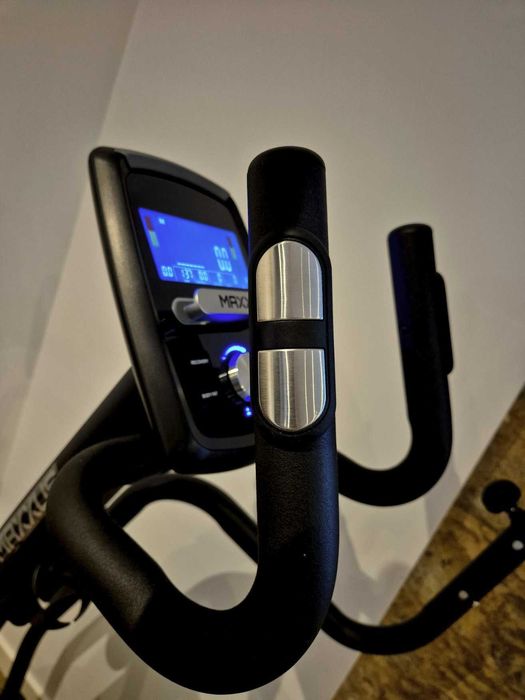 Crosstrainer MAXXUS CX 7.5 – Profimodel, excelente estado!