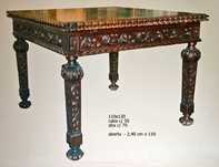 Mesa em madeira com talha renascença