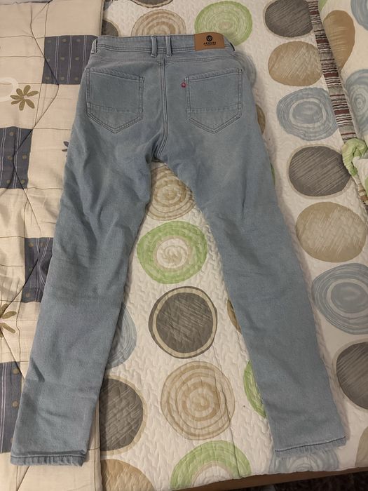 Calças jeans de motard com proteção joelhos e ancas