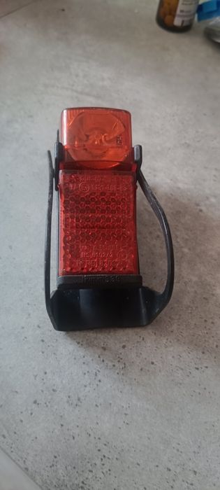 Lampa tylnia z osłoną metalową rowerowa