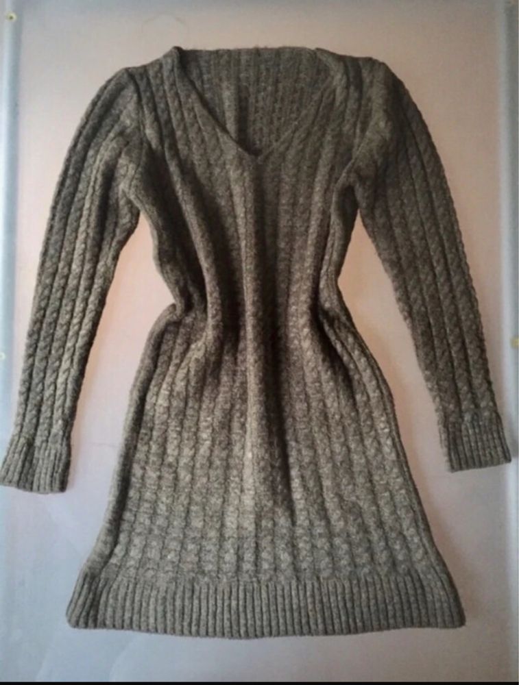 Sweter dlugi sukienka sweterkowa dekolt serek