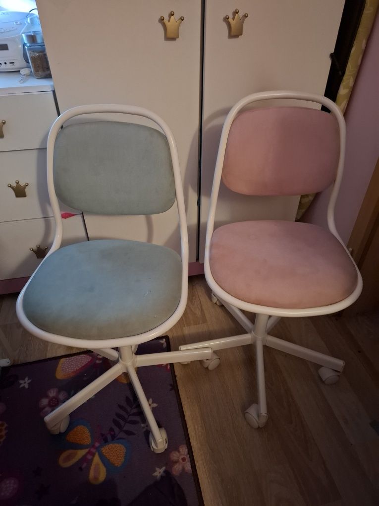 2 krzesla obrotowe fotele  ikea do biurka oraz 2 pokrowce 120zł całość