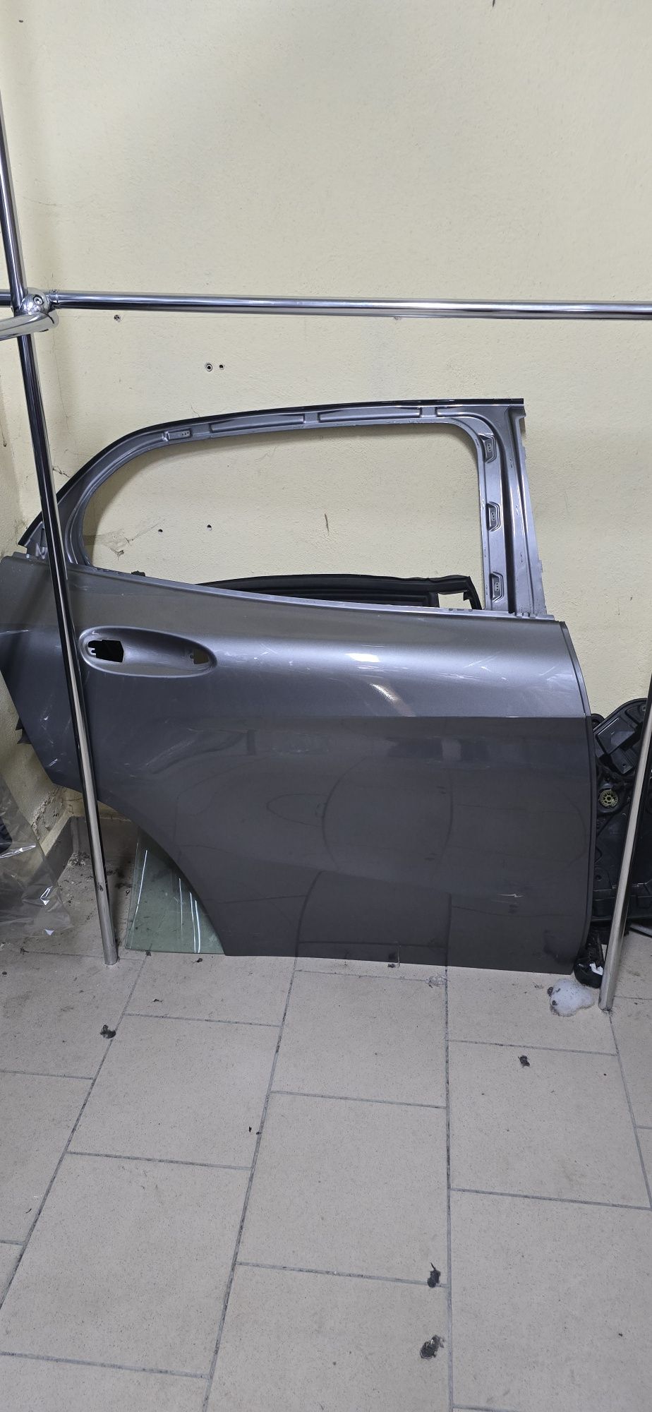 Drzwi mercedes gla prawe tył  2019