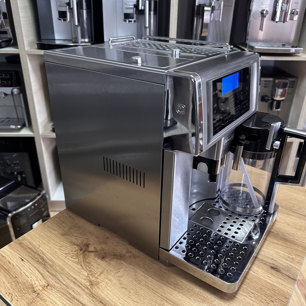 Кавоварка Delonghi PrimaDonna Avant ESAM 6700