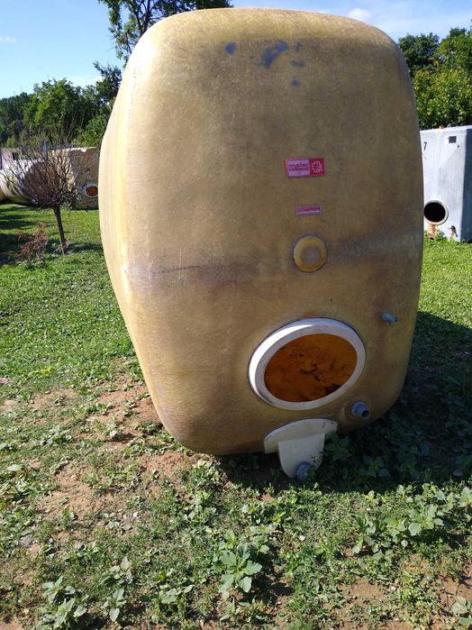 Beczki na wodę.                     .