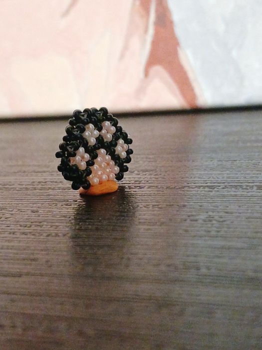 Лапка на щастя виріб з бісера