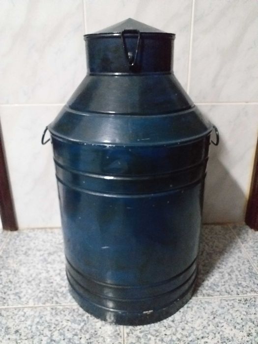 Cântaro e antiga talha de azeite