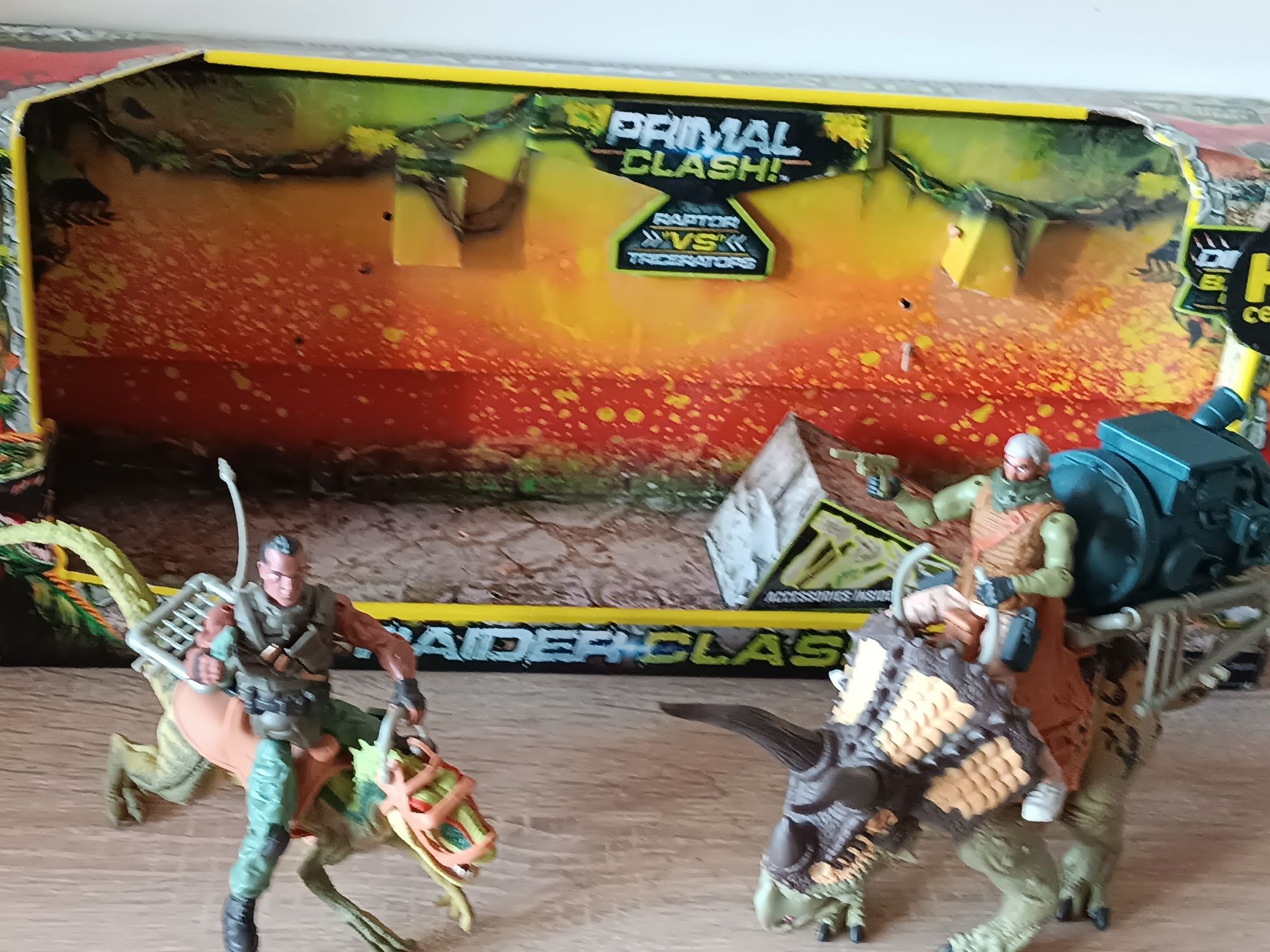 Lanard Primal Clash Raptor vs Triceratops two commandos