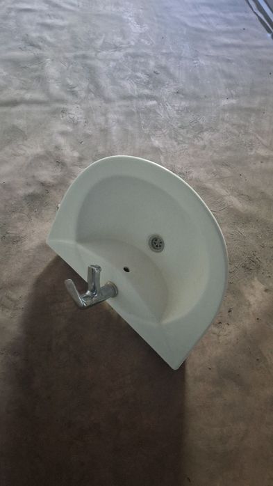 Продам умивальник в комплекті