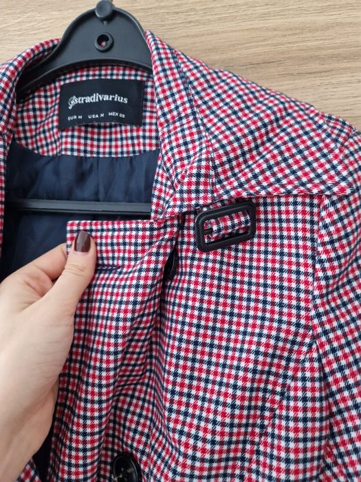 Płaszcz trencz Stradivarius w kratę pepitkę M 38 jesienno wiosenny