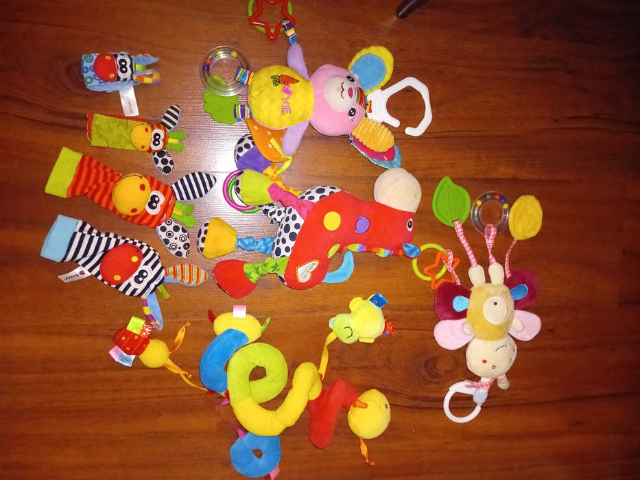 Zawieszki i zabawki dla niemowlaka